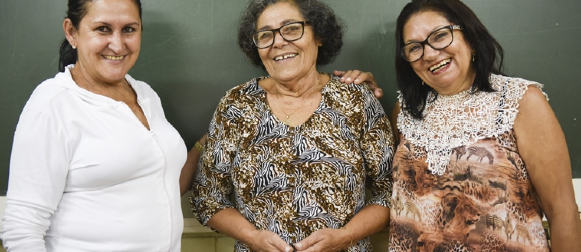 Mulheres a partir dos 60 anos recomeçam suas vidas redescobrindo a importância de aprender Mulheres a partir dos 60 anos recomeçam suas vidas redescobrindo a importância de aprender