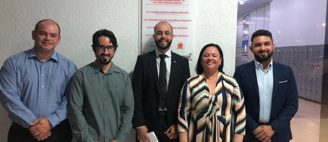 Alunos da primeira turma de Direito da FIC são apresentados ao corpo docente da Instituição durante aula inaugural do curso Alunos da primeira turma de Direito da FIC são apresentados ao corpo docente da Instituição durante aula inaugural do curso