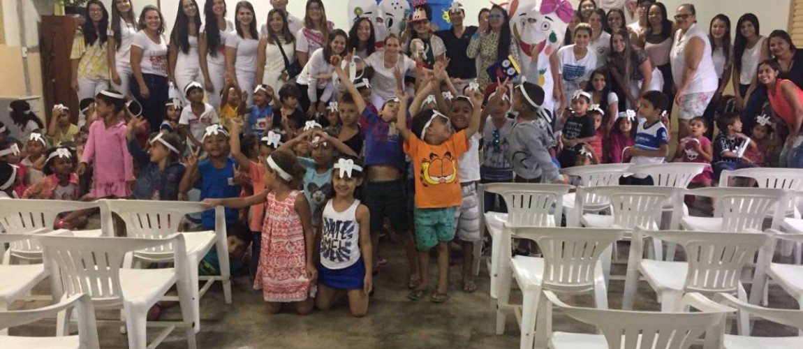 Alunos de Odontologia da FIC visitaram a creche da União Espírita Alunos de Odontologia da FIC visitaram a creche da União Espírita