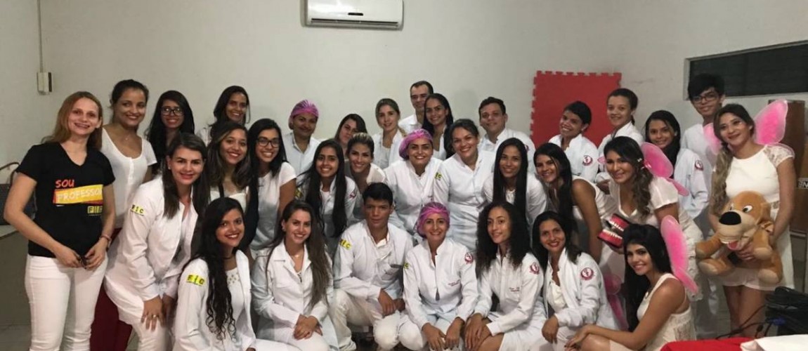 Alunos de Odontologia da FIC visitaram a Escola Professor Dias Alunos de Odontologia da FIC visitaram a Escola Professor Dias