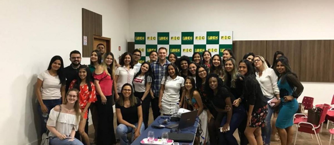 Dia do Nutricionista é comemorado com uma super palestra na FIC Dia do Nutricionista é comemorado com uma super palestra na FIC